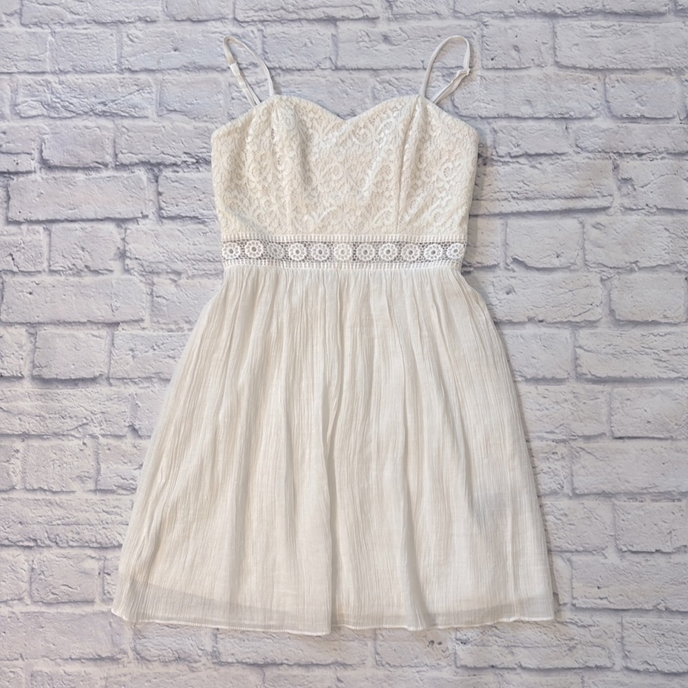 A Byer White Lace Sleeveless Mini Dress Party Romantic Size Small Juniors 5